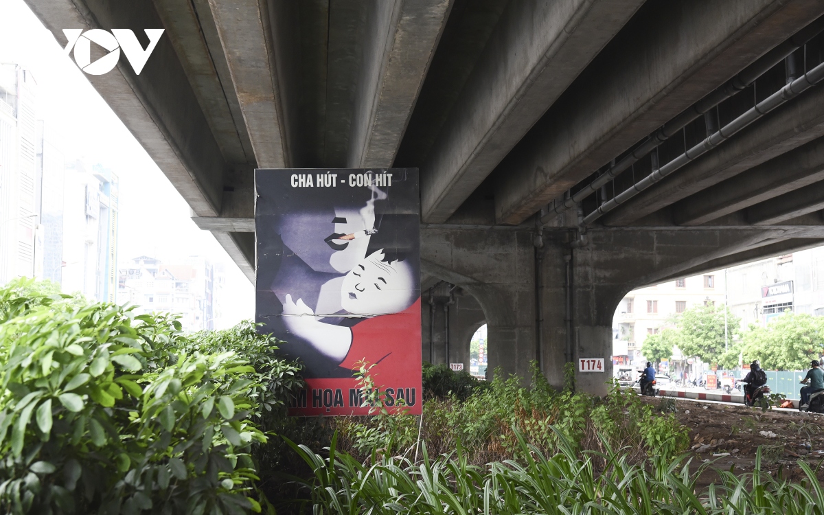 Gầm cầu cạn ở Hà Nội nơi được tận dụng làm bãi đỗ xe, nơi tập kết rác - Ảnh 7.