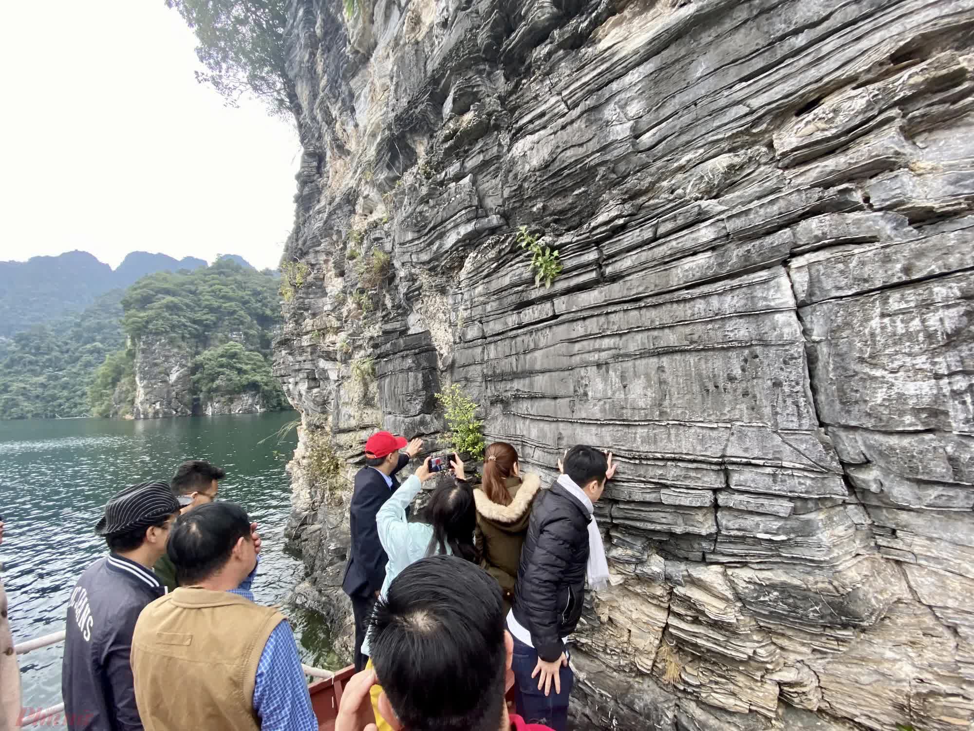 Phát hiện một Vịnh Hạ Long trên cạn ở vùng núi phía Bắc Việt Nam, du khách nhận xét có khung cảnh sơn thủy hữu tình - Ảnh 4.
