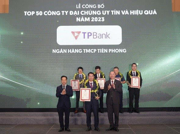 TPBank lọt Top 10 ngân hàng thương mại Việt Nam uy tín lần thứ 5 liên tiếp - Ảnh 1.
