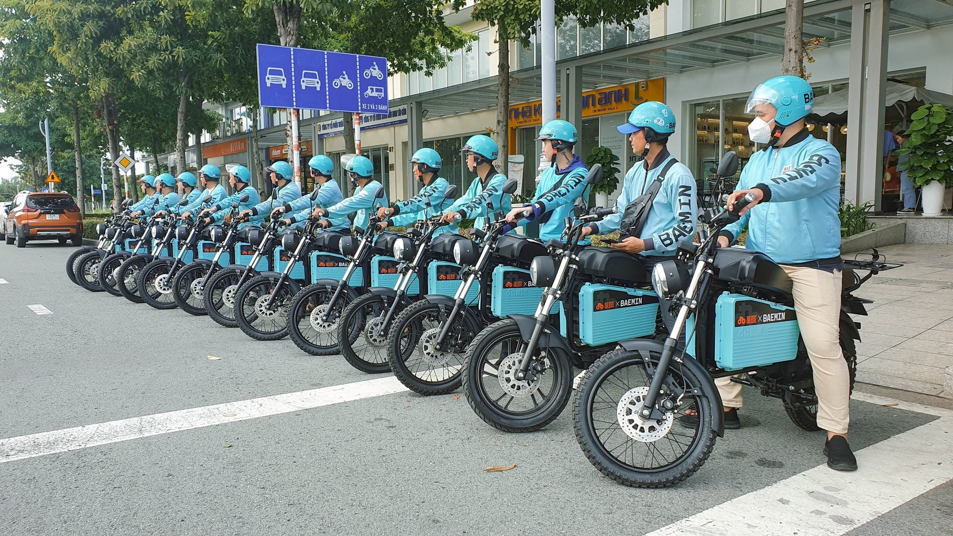 Hãng xe máy điện tự nhận &quot;nhanh nhất Việt Nam&quot; hợp tác cùng Baemin, dùng xe giá 66 triệu đồng giao đồ ăn - Ảnh 1.