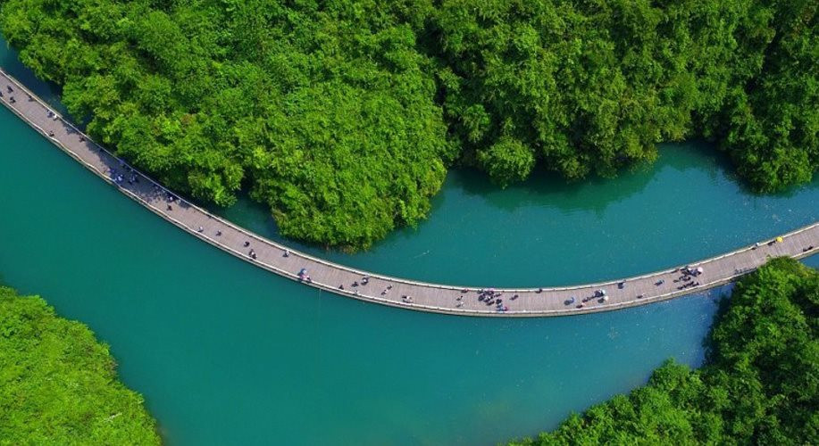 Xây cầu không có trụ vẫn chịu ‘ngon ơ’ sức nặng của 10.000 người, Trung Quốc khiến thế giới ngỡ ngàng với công trình nổi trên mặt nước độc nhất vô nhị - Ảnh 2.