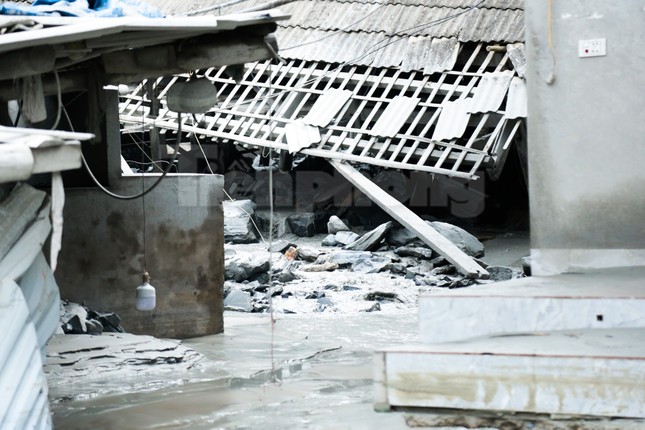 Bùn ngập nhà, xe bị vùi lấp sau sự cố hồ thải mỏ đồng ở Lào Cai - Ảnh 5.