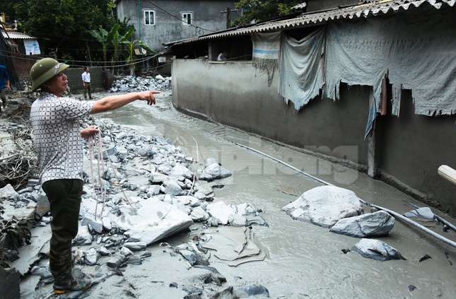 Bùn ngập nhà, xe bị vùi lấp sau sự cố hồ thải mỏ đồng ở Lào Cai - Ảnh 7.
