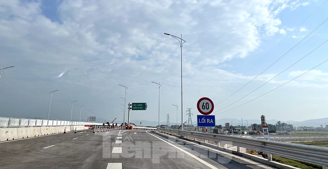 Cận cảnh cao tốc Quốc lộ 45 - Diễn Châu thông xe sáng 1/9 - Ảnh 14.
