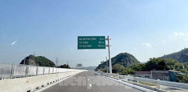 Cận cảnh cao tốc Quốc lộ 45 - Diễn Châu thông xe sáng 1/9 - Ảnh 7.