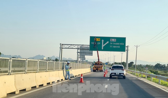 Cận cảnh cao tốc Quốc lộ 45 - Diễn Châu thông xe sáng 1/9 - Ảnh 1.