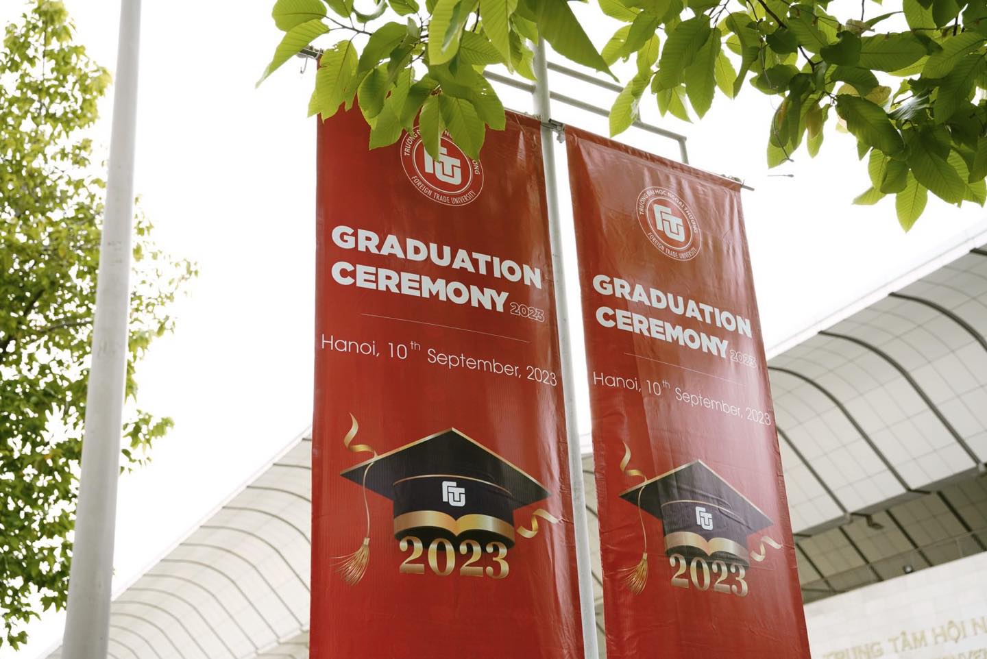 Toàn cảnh lễ trao bằng tốt nghiệp cho gần 1.800 sinh viên &quot;Harvard Chùa Láng&quot; - Ảnh 2.