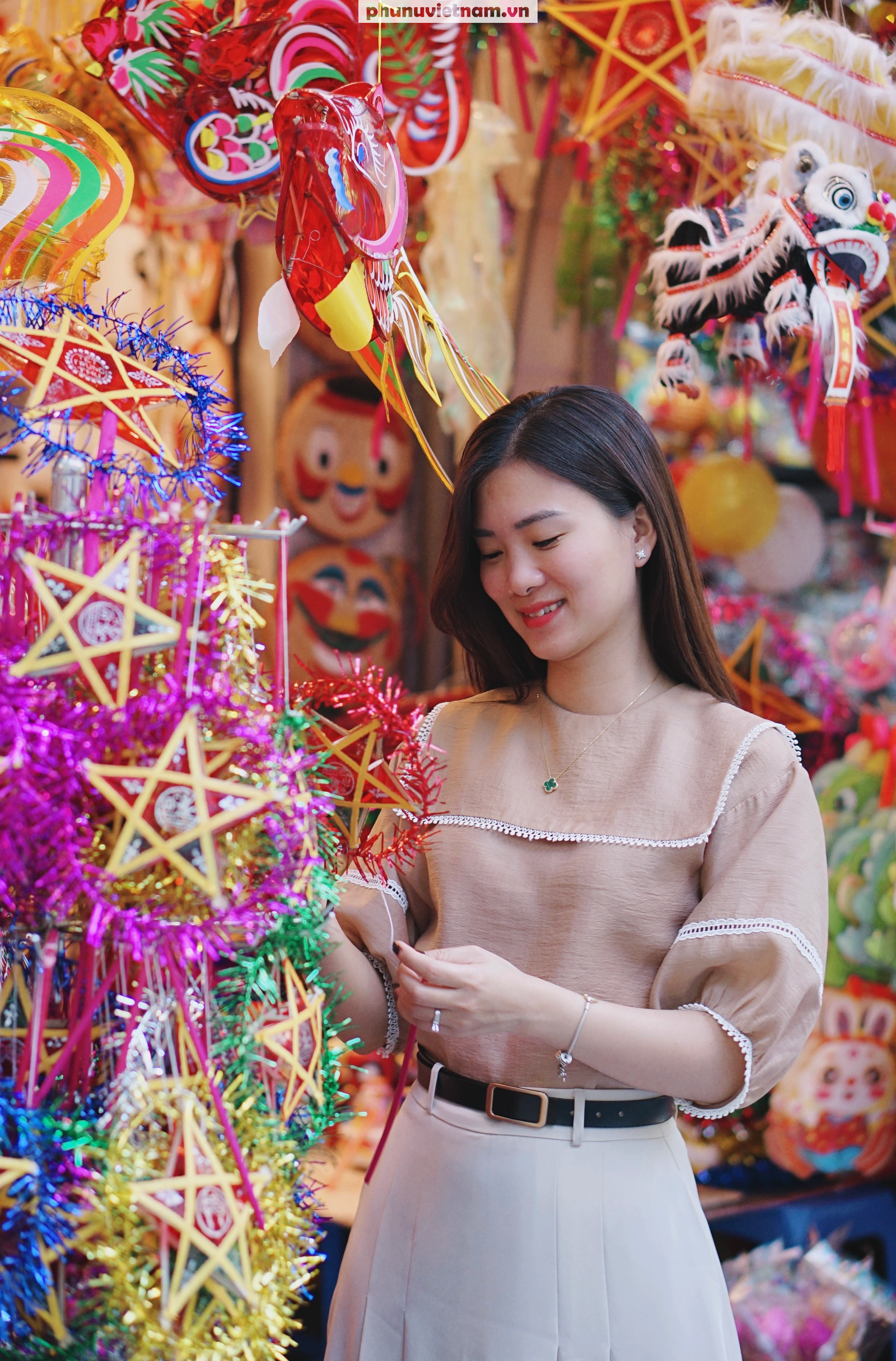 Giới trẻ check-in sớm phố Hàng Mã dịp Tết Trung Thu  - Ảnh 2.