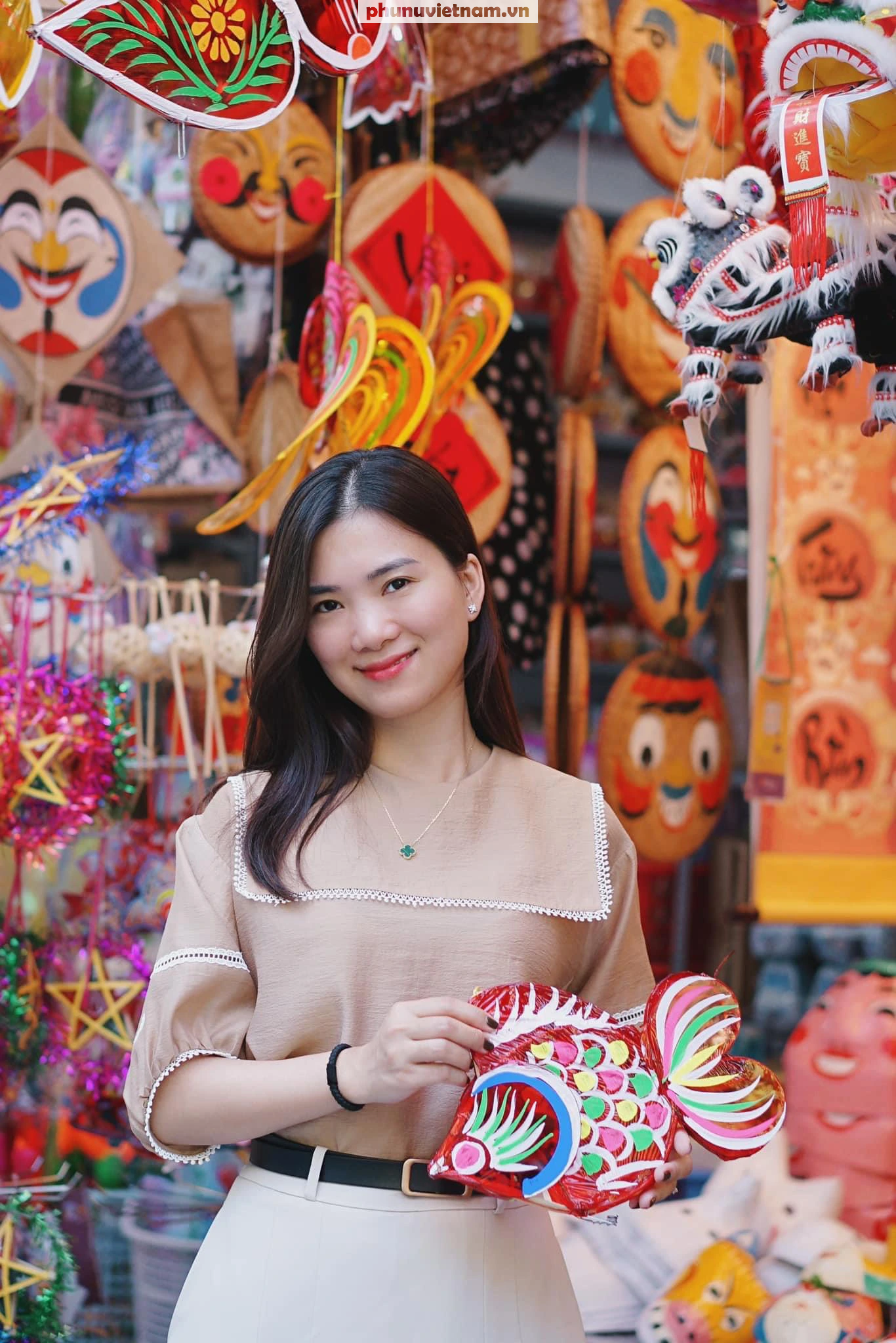 Giới trẻ check-in sớm phố Hàng Mã dịp Tết Trung Thu  - Ảnh 3.