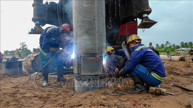 Bộ GTVT nêu nguyên nhân cao tốc Bắc - Nam giai đoạn 2 chậm tiến độ - Ảnh 1.