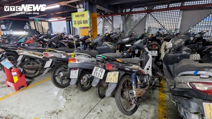 Nghìn xe máy bị bỏ quên, chất đống ở sân bay Tân Sơn Nhất và Bến xe Miền Đông - Ảnh 8.