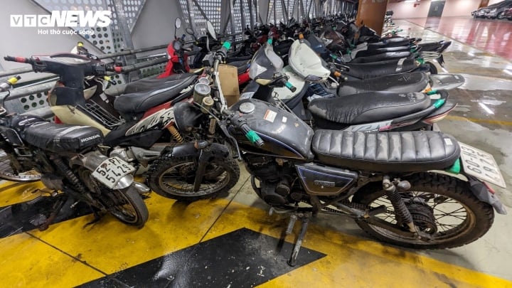 Nghìn xe máy bị bỏ quên, chất đống ở sân bay Tân Sơn Nhất và Bến xe Miền Đông - Ảnh 7.