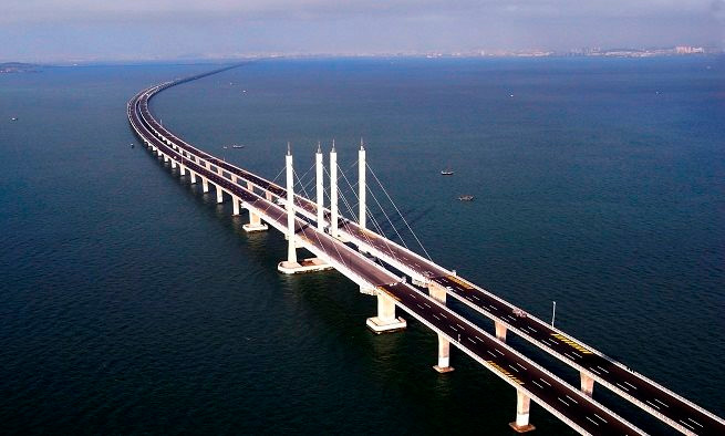 Xây cầu khổng lồ với 5.200 trụ đỡ, chi phí khủng 164 nghìn tỷ, Trung Quốc khiến thế giới ngỡ ngàng với công trình vượt biển độc đáo - Ảnh 1.