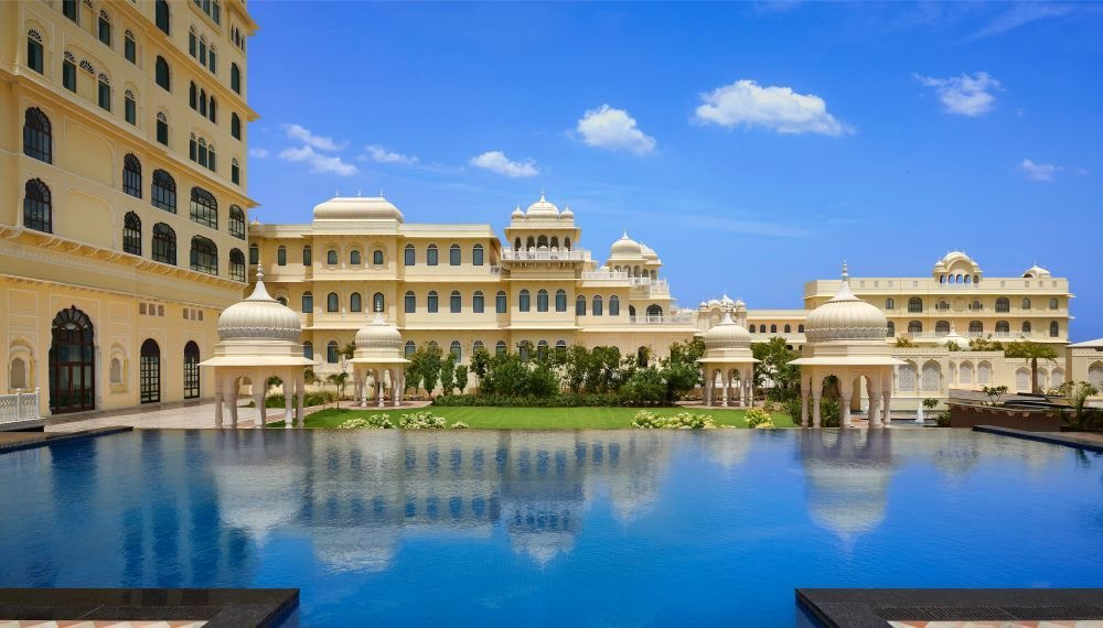 Tỷ phú Ấn Độ xây khách sạn đẹp như hoàng cung - Ảnh 5.