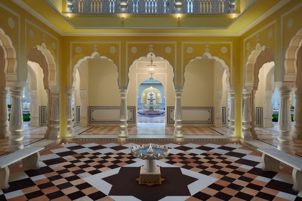 Tỷ phú Ấn Độ xây khách sạn đẹp như hoàng cung - Ảnh 7.