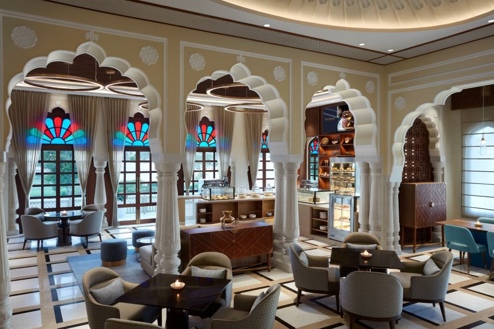 Tỷ phú Ấn Độ xây khách sạn đẹp như hoàng cung - Ảnh 6.