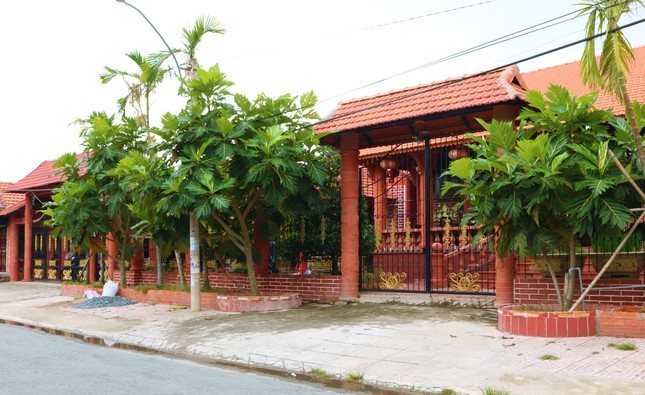Ngôi nhà gốm 'độc nhất vô nhị' ở Vĩnh Long được xác nhận kỷ lục Việt Nam - Ảnh 1.
