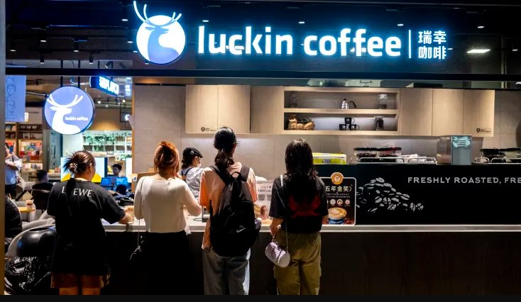 Thảm hoạ Starbucks: Bị mất ngôi vương vào tay 1 chuỗi từng phá sản, những ly cà phê giá 100  nghìn đồng dần thất sủng vì đắt đỏ - Ảnh 2.