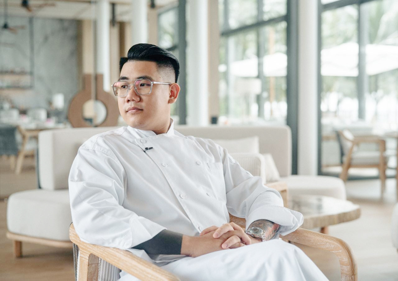 Daniel Huỳnh - Từ bữa cơm gia đình làm nên đầu bếp nhỏ tuổi nhất tại resort siêu sang ở Phú Quốc và sự định kiến khi &quot;nâng tầm ẩm thực Việt&quot; - Ảnh 1.