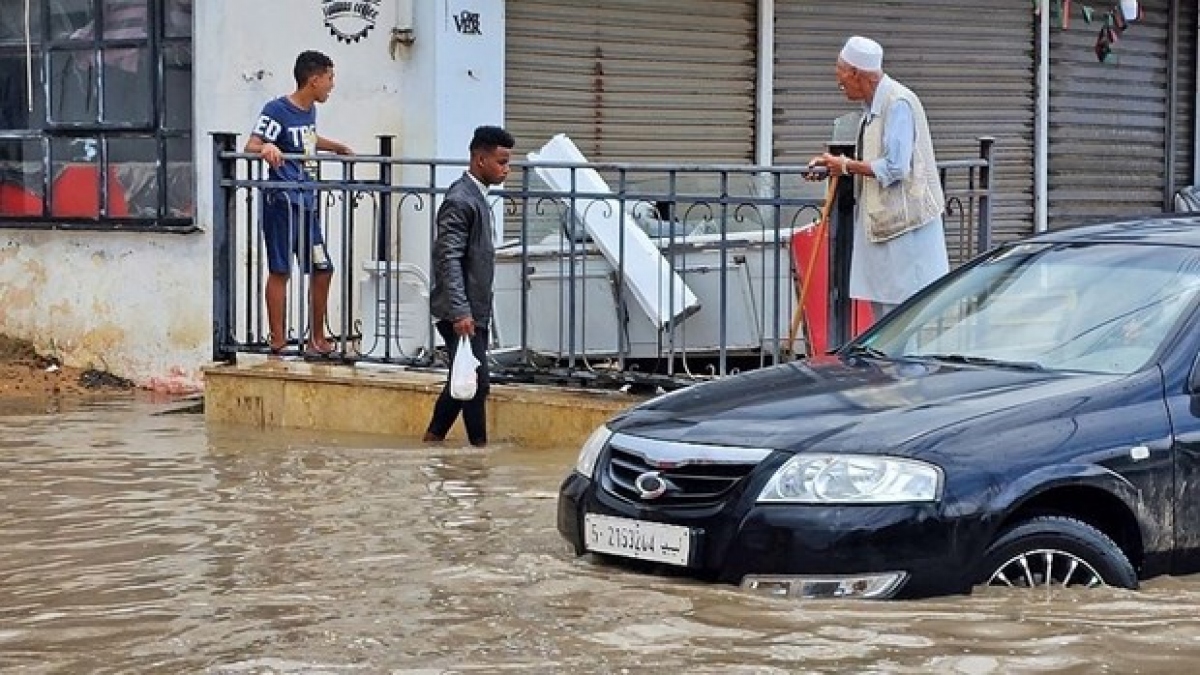 2.000 người có thể đã chết trong trận lũ lịch sử do bão Daniel gây ra ở Libya - Ảnh 1.