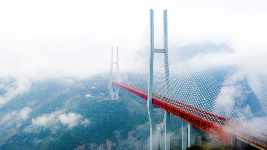 Bí ẩn vùng đất toàn cây cầu &quot;khổng lồ&quot; cao nhất thế giới của Trung Quốc - Ảnh 3.