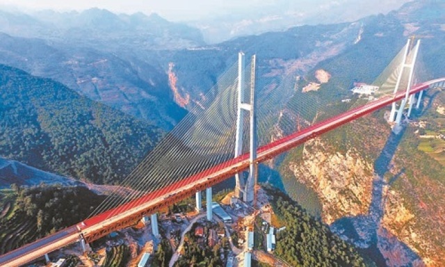 Bí ẩn vùng đất toàn cây cầu &quot;khổng lồ&quot; cao nhất thế giới của Trung Quốc - Ảnh 1.