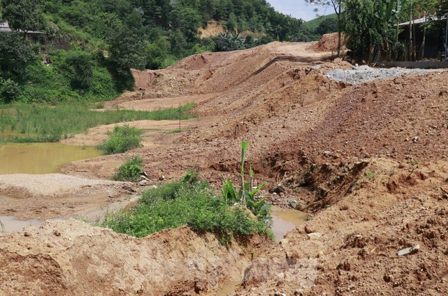 Rầm rộ san gạt đất trái phép với quy mô lớn ở Yên Bái - Ảnh 5.