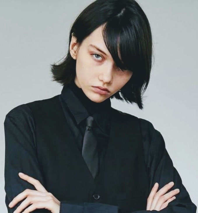 Nàng mẫu gen Z gây sốt vì gương mặt khó ở nhưng vẫn khiến Dior, LV cực ưu ái, netizen khen không ngớt - Ảnh 10.