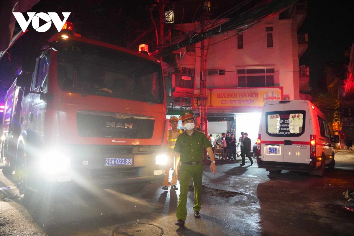 Nhiều người tử vong trong vụ cháy chung cư mini ở Hà Nội - Ảnh 4.
