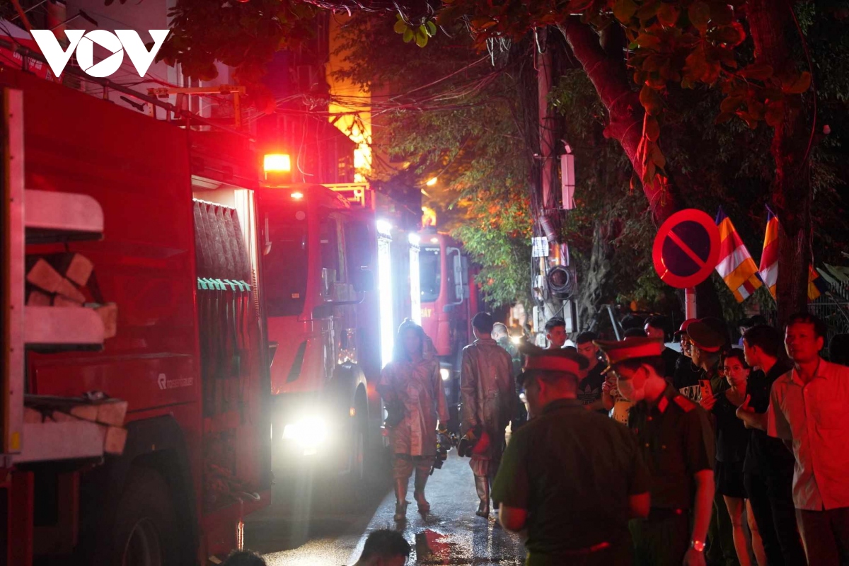 Nhiều người tử vong trong vụ cháy chung cư mini ở Hà Nội - Ảnh 9.