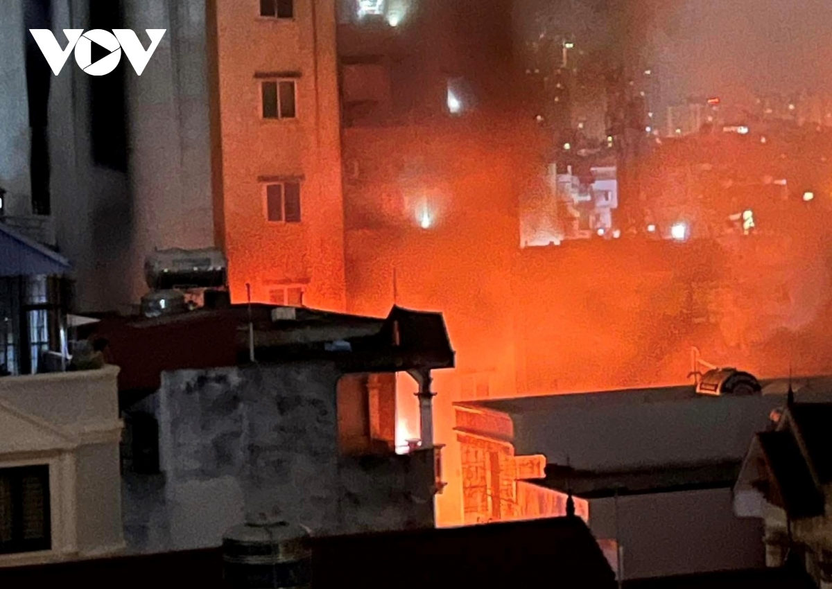 Nhiều người tử vong trong vụ cháy chung cư mini ở Hà Nội - Ảnh 2.