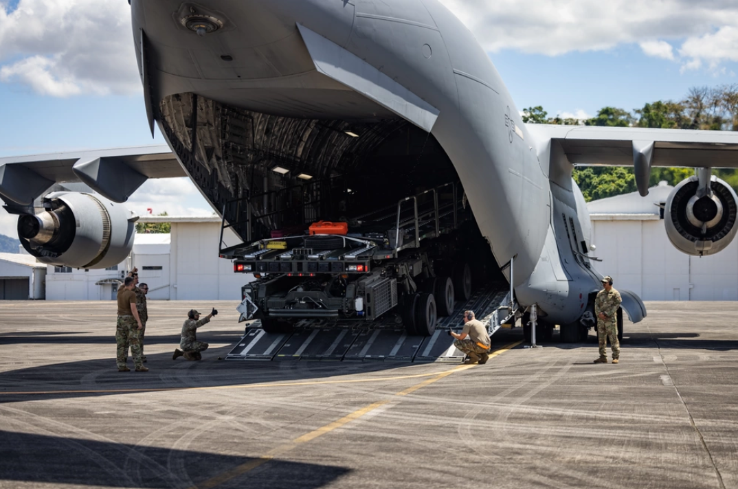 Siêu vận tải 'ngựa thồ' C-17 phục vụ đoàn ông Biden đến Hà Nội có gì đặc biệt? - Ảnh 6.