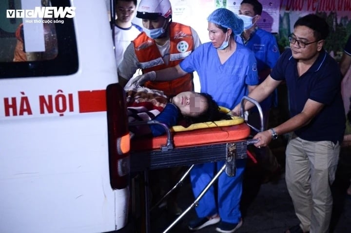 Cháy chung cư mini ở Hà Nội: Ít nhất 3 người tử vong, hơn 20 người bị thương - Ảnh 1.
