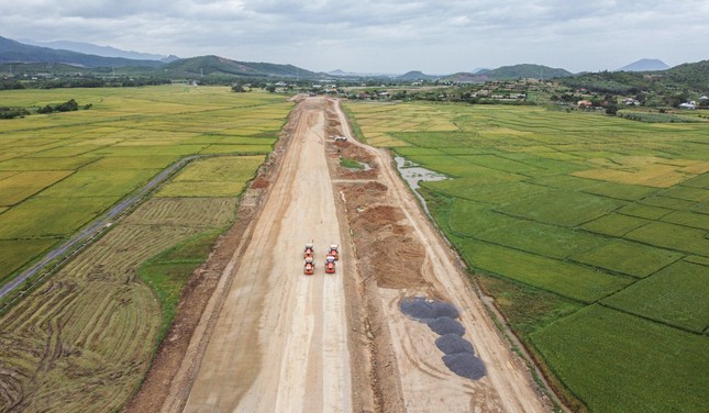 Nguy cơ ‘vỡ’ tiến độ cao tốc Vân Phong - Nha Trang gần 12.000 tỷ - Ảnh 1.
