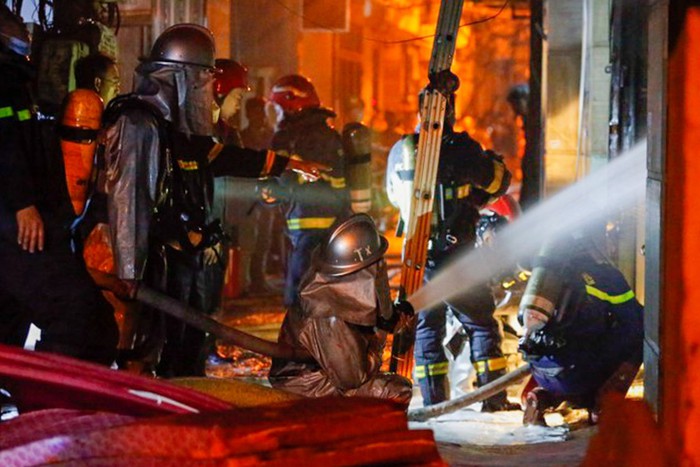 Cháy chung cư mini ở Hà Nội: Cư dân bàng hoàng kể lại giây phút thoát khỏi đám cháy - Ảnh 3.