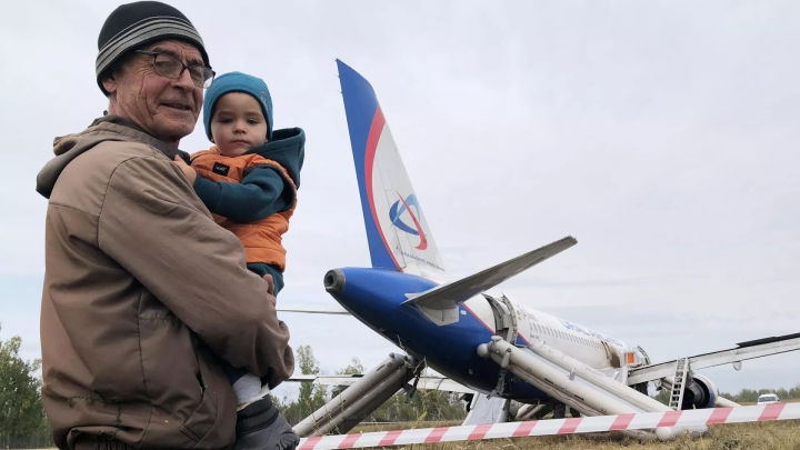 Hành khách Nga kể về cú đáp máy bay giúp 160 người thoát chết - Ảnh 1.