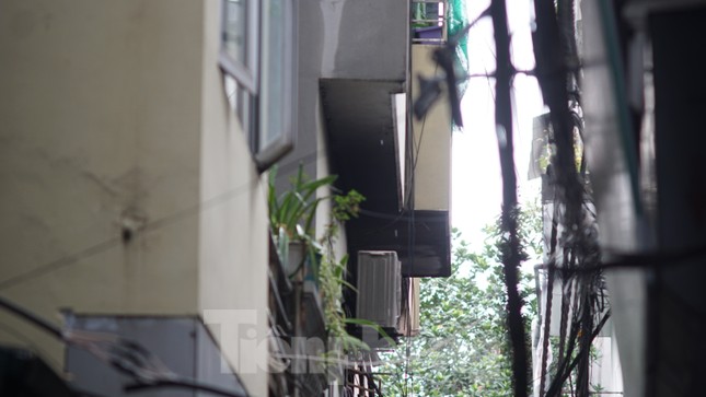 Cận cảnh hiện trường vụ cháy chung cư mini khiến hàng chục người thương vong ở Hà Nội - Ảnh 8.