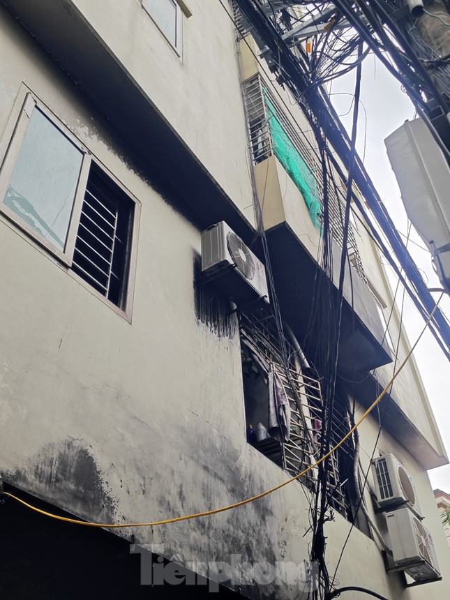 Cận cảnh hiện trường vụ cháy chung cư mini khiến hàng chục người thương vong ở Hà Nội - Ảnh 6.