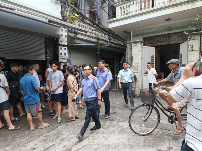 Cận cảnh hiện trường vụ cháy chung cư mini khiến hàng chục người thương vong ở Hà Nội - Ảnh 5.