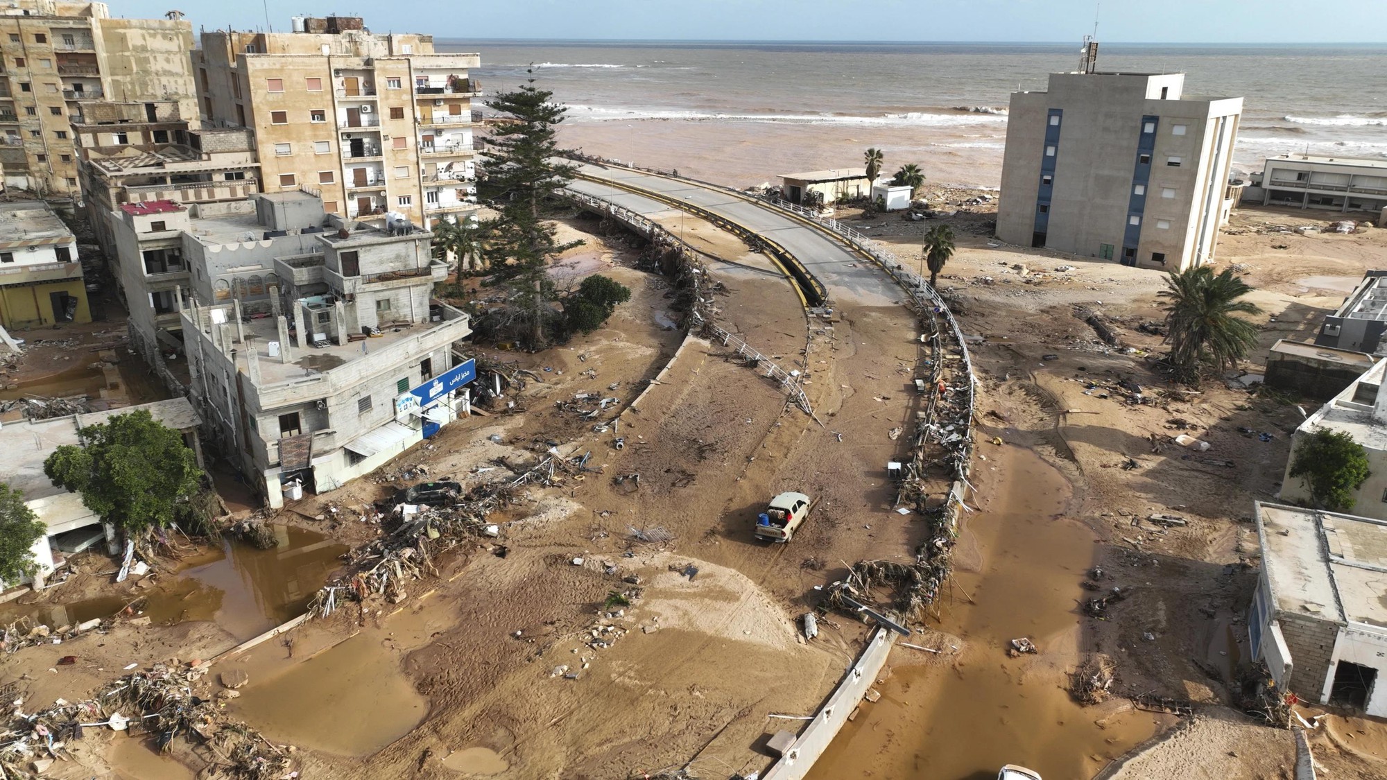 Lũ lụt Libya: Số người chết lên đến 5.300, 10.000 người còn mất tích - Ảnh 1.