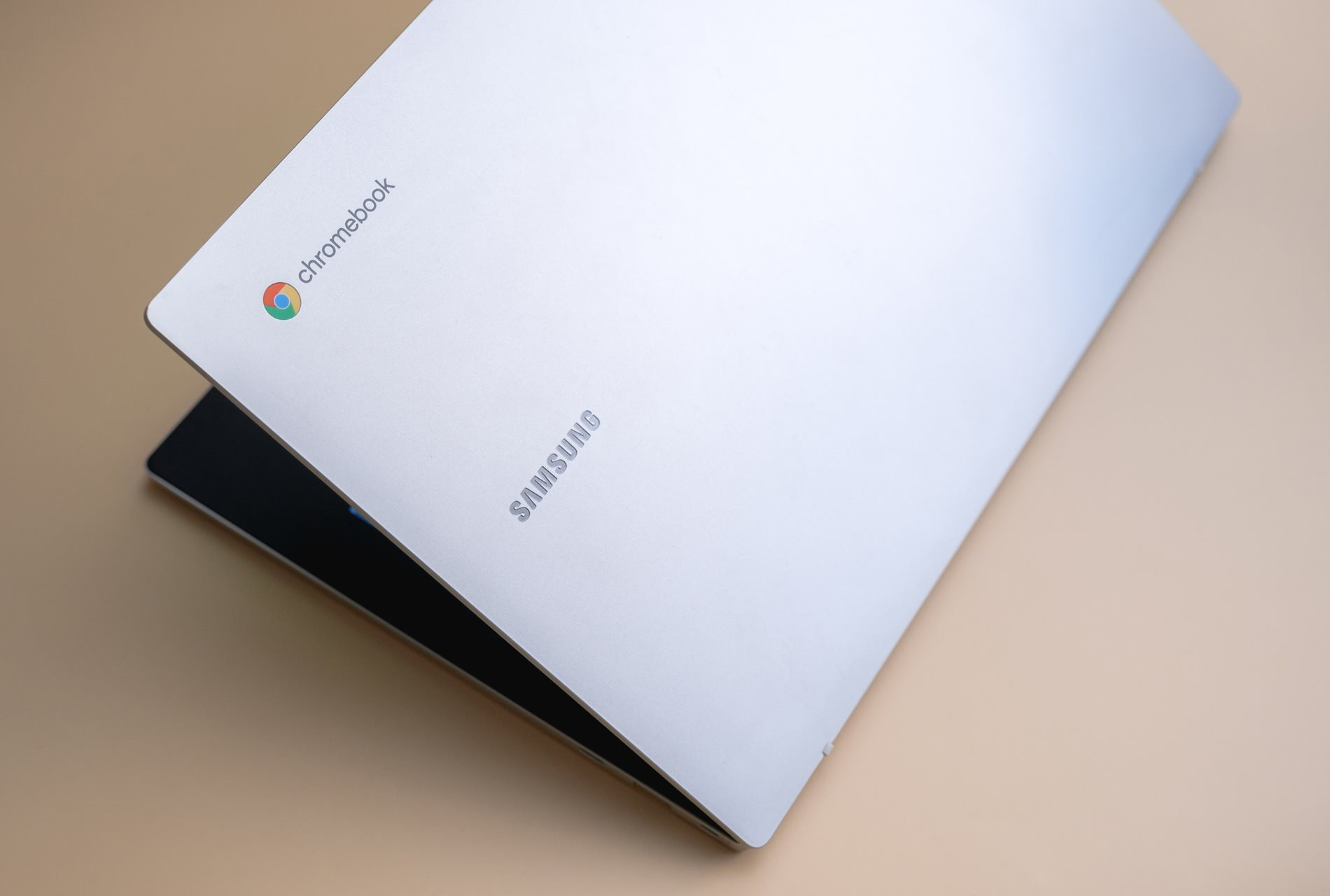 Samsung vừa đưa một mẫu laptop đặc biệt về nước, tham vọng biến nó thành lựa chọn số một phục vụ việc dạy và học - Ảnh 2.