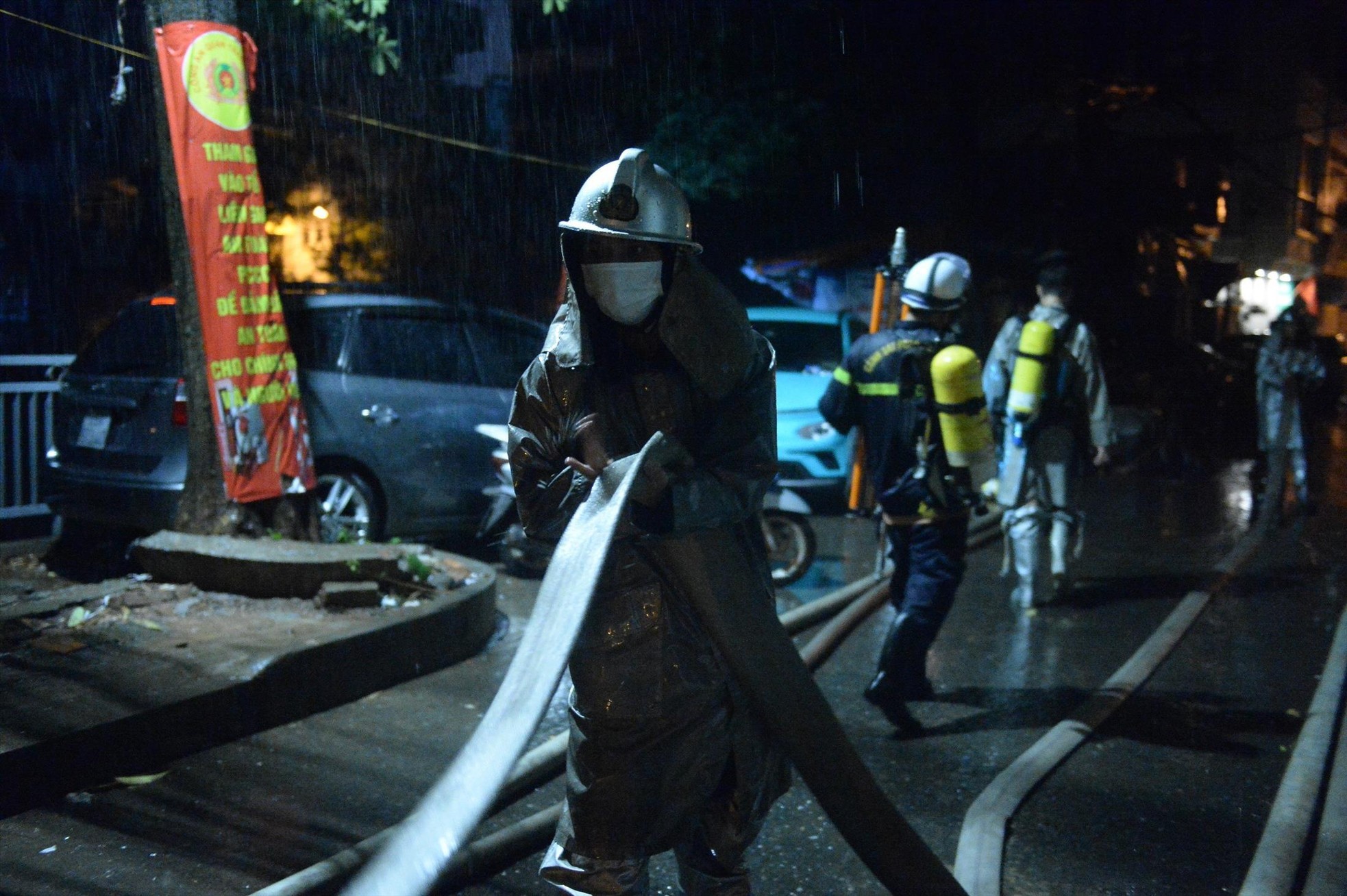 Vụ cháy chung cư mini, hơn 90 người thương vong ở Hà Nội: Ám ảnh tiếng kêu cứu trong đêm - Ảnh 2.