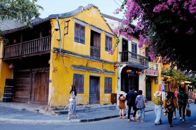 Báo Ấn Độ ví 'thời gian như dừng lại' trước vẻ đẹp của phố cổ Hội An (Việt Nam)