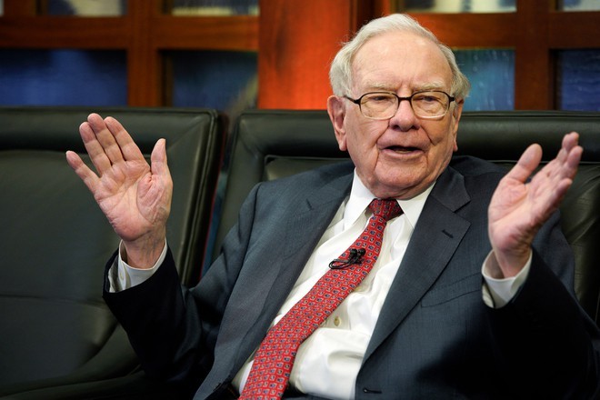 Warren Buffett mách: Đổi tiền tiết kiệm sang 3 thứ này, 10 năm sau, bạn sẽ cảm ơn chính mình! - Ảnh 1.
