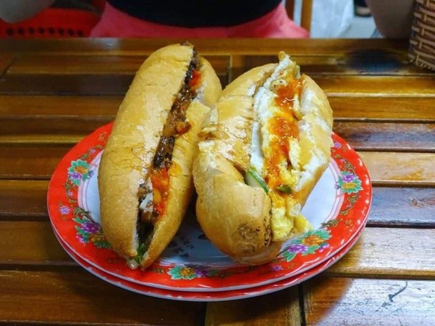 Tiệm bánh mì Việt được du khách quốc tế ưu ái khen ngon nhất thế giới, có người đã ăn hết 4 ổ trong 1 buổi tối - Ảnh 2.