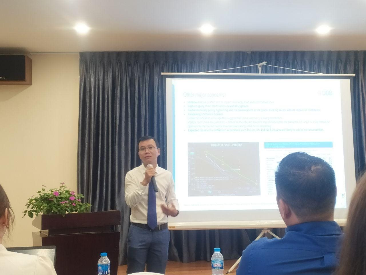 Chuyên gia UOB: Tỷ giá cuối năm sẽ có nhiều biến động, doanh nghiệp cân nhắc sử dụng các biện pháp phòng hộ - Ảnh 1. Chuyên gia UOB: Tỷ giá cuối năm sẽ có nhiều biến động, doanh nghiệp cân nhắc sử dụng các biện pháp phòng hộ - Ảnh 1.