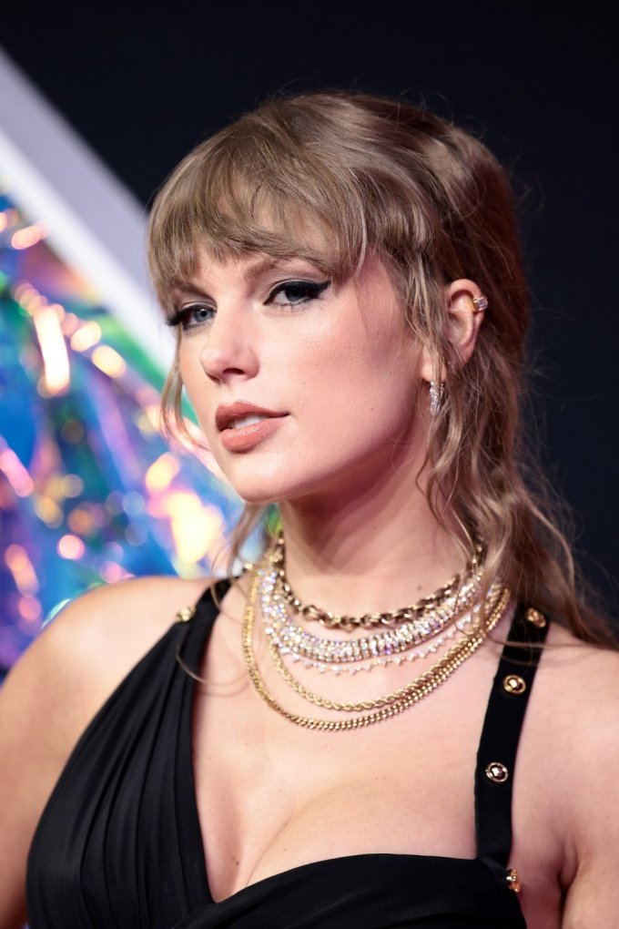 &quot;Nữ hoàng&quot; VMAs 2023 gọi tên Taylor Swift: &quot;Chặt chém&quot; trên thảm hồng, giật 9 chiếc cúp không bằng khoảnh khắc rơi nhẫn 400 triệu - Ảnh 5.