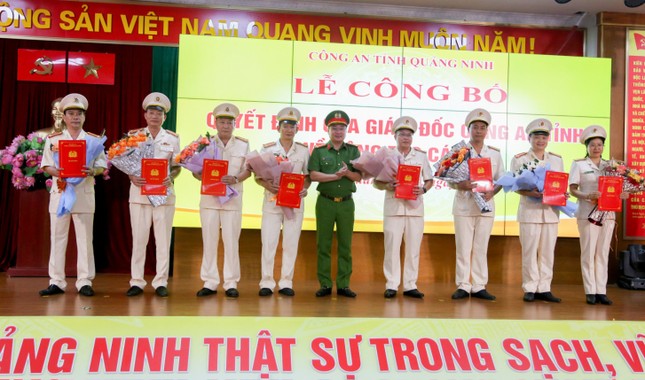 Thiếu tướng Đinh Văn Nơi điều động, bổ nhiệm 13 vị trí lãnh đạo Công an tỉnh Quảng Ninh - Ảnh 1.