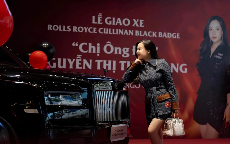 Nữ đại gia hiếm hoi sở hữu Rolls Royce 60 tỷ tại Việt Nam: Làm chủ đế chế kinh doanh “không phải dạng vừa”, là tay chơi đồ hiệu “khét tiếng” gần xa