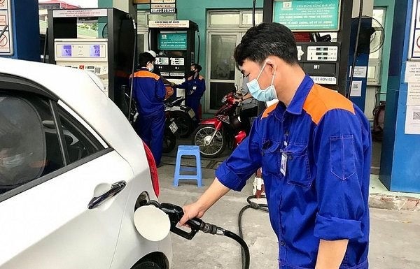 Quảng Ninh đề xuất thu phí đường bộ qua xăng dầu, Bộ Tài chính bác bỏ - Ảnh 1.